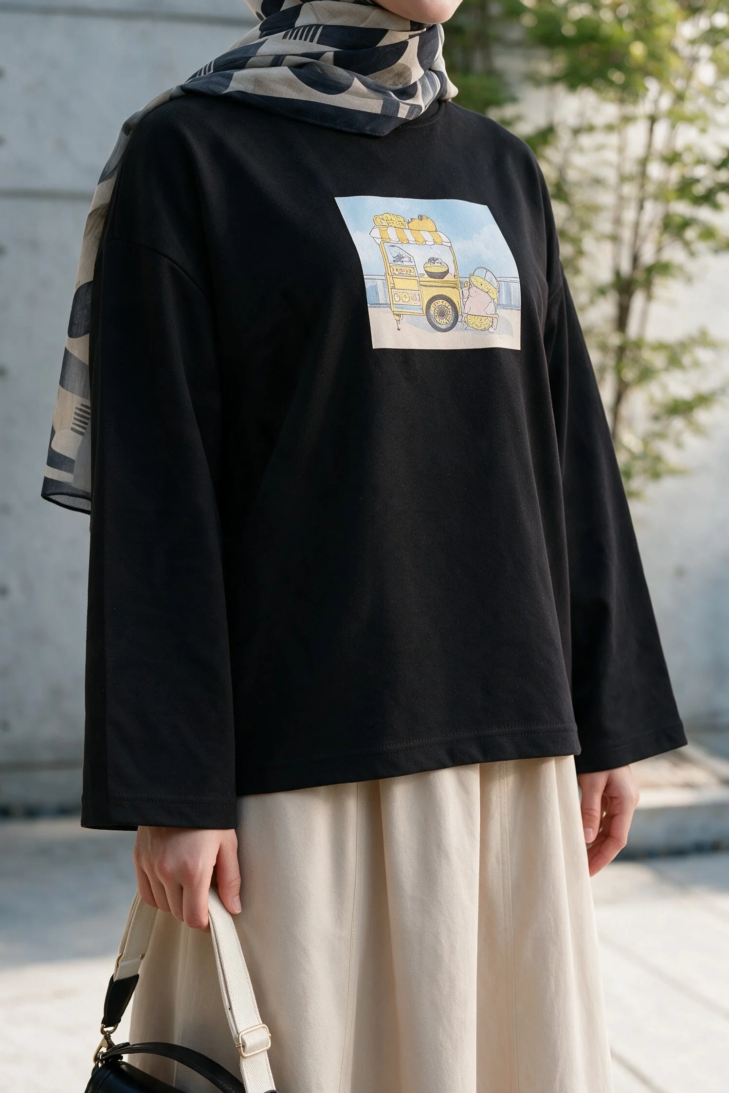 Black Crew Neck Printed Swing Sweatshirt - Podyumplus - by Peralane - photo 3