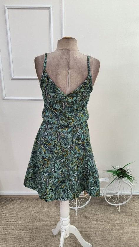 Women's Green Paisley Print Sleeveless V-Neck Short Dress with Drawstring Waist - Janes - by Peralane - photo 5