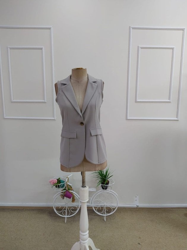 Women's Sleeveless Single-Button Blazer with Lapel Collar - Janes - by Peralane - photo 4