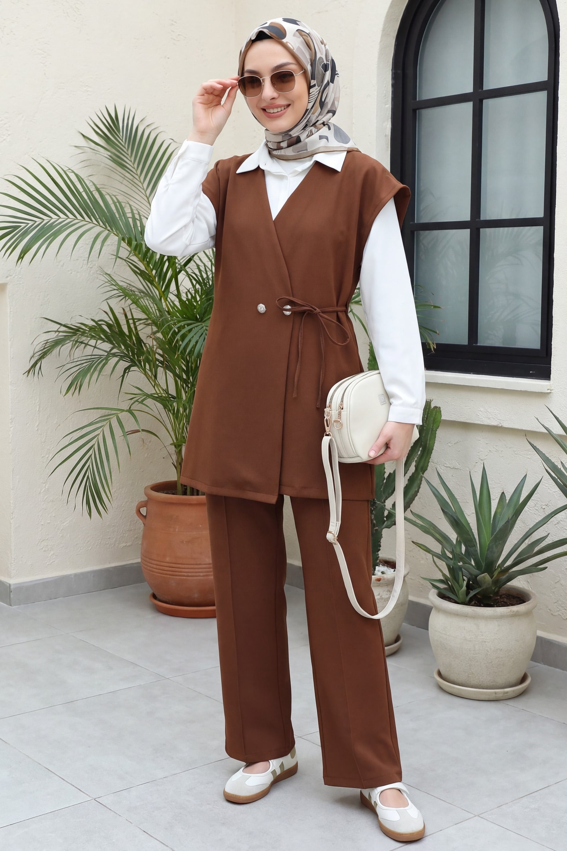 Double Crepe Button Detail Double Lace-Up Vest and Wide-Leg Trouser Co-ord Set in Tan - Podyumplus - by Peralane - photo 2