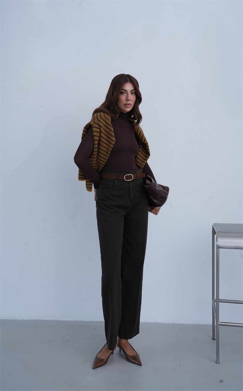 High Waist Belt Detail Balloon Fit Dark Brown Denim Trousers - Lacarino Jeans - by Peralane - photo 4