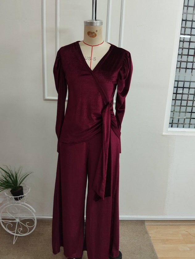 Women's Velvet Wrap Top and Wide-Leg Trousers Two-Piece Set in Burgundy - Janes - by Peralane - photo 5