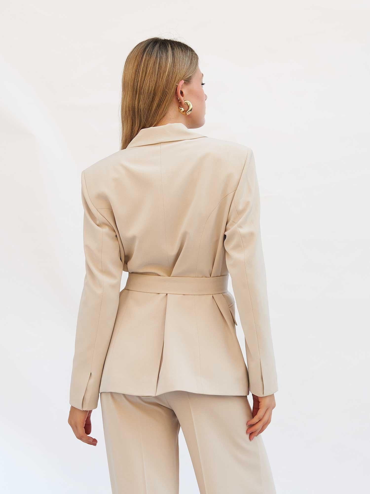 Belted Double-Breasted Blazer and Wide-Leg Trousers Set in Light Beige - Lefon - by Peralane - photo 3