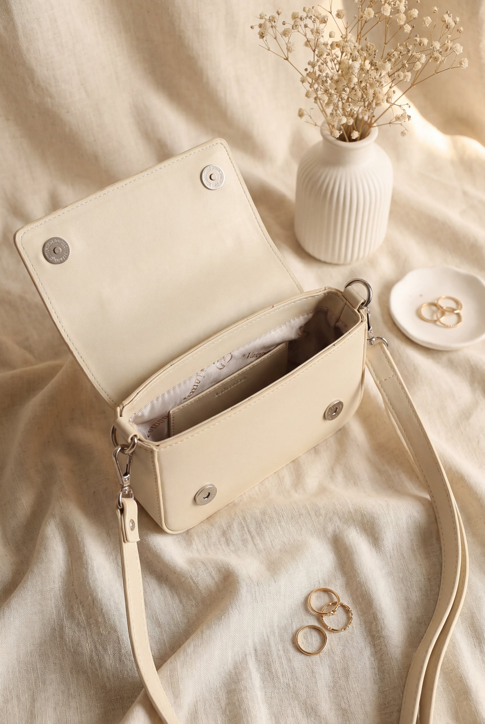 Minimalist Magnetic Flap Crossbody Bag - Cream - Podyumplus - by Peralane - photo 2