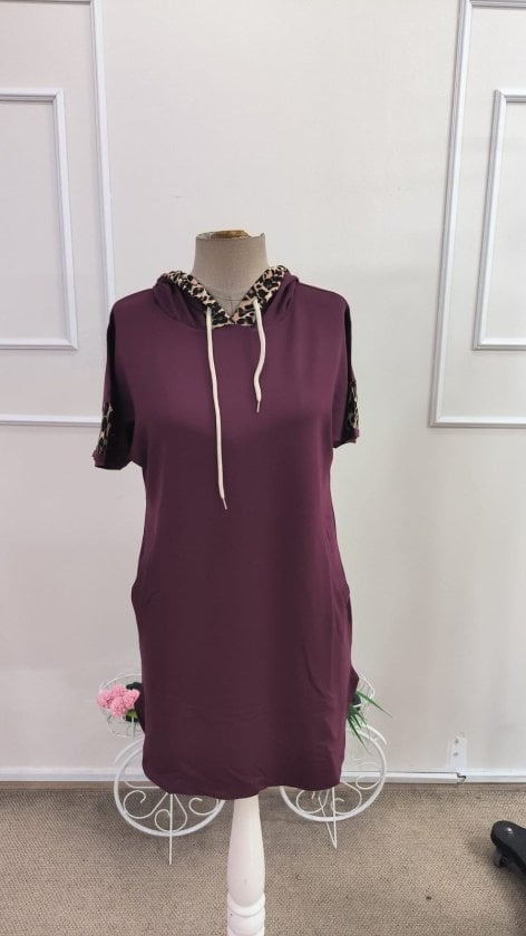 Women's Short-Sleeved Hooded Drawstring Dress with Pockets - Janes - by Peralane - photo 4