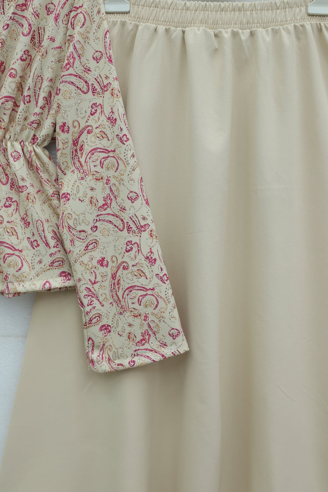 V-Neck Cinched Waist Printed Two-Piece Set - Beige - Podyumplus - by Peralane - photo 3
