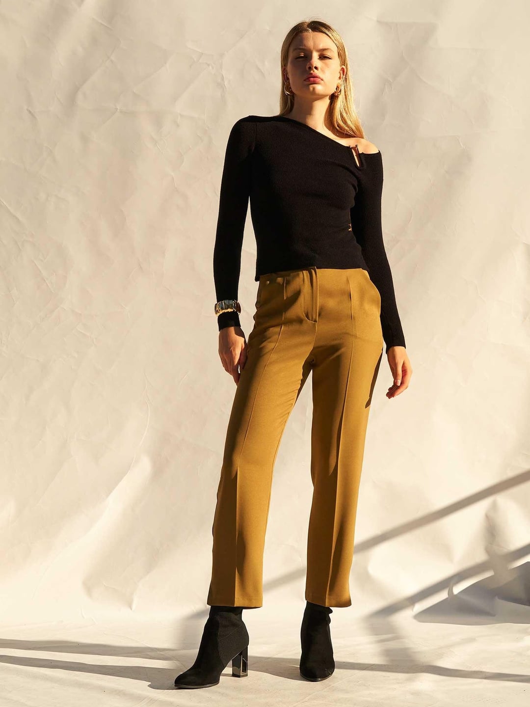 High Waist Slit Detail Carrot Trousers - Lefon - by Peralane - photo 4