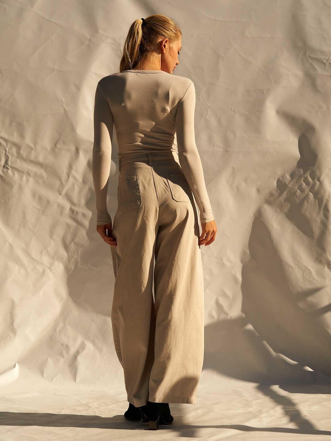 Barrel Cut Gabardine Trousers with Cargo Pockets - Beige - Lefon - by Peralane - photo 3