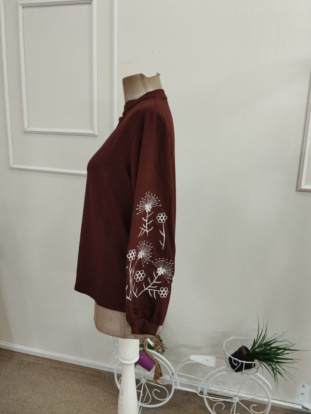 Women's Long Sleeve V-Neck Blouse with Floral Embroidered Sleeves - Janes - by Peralane - photo 5