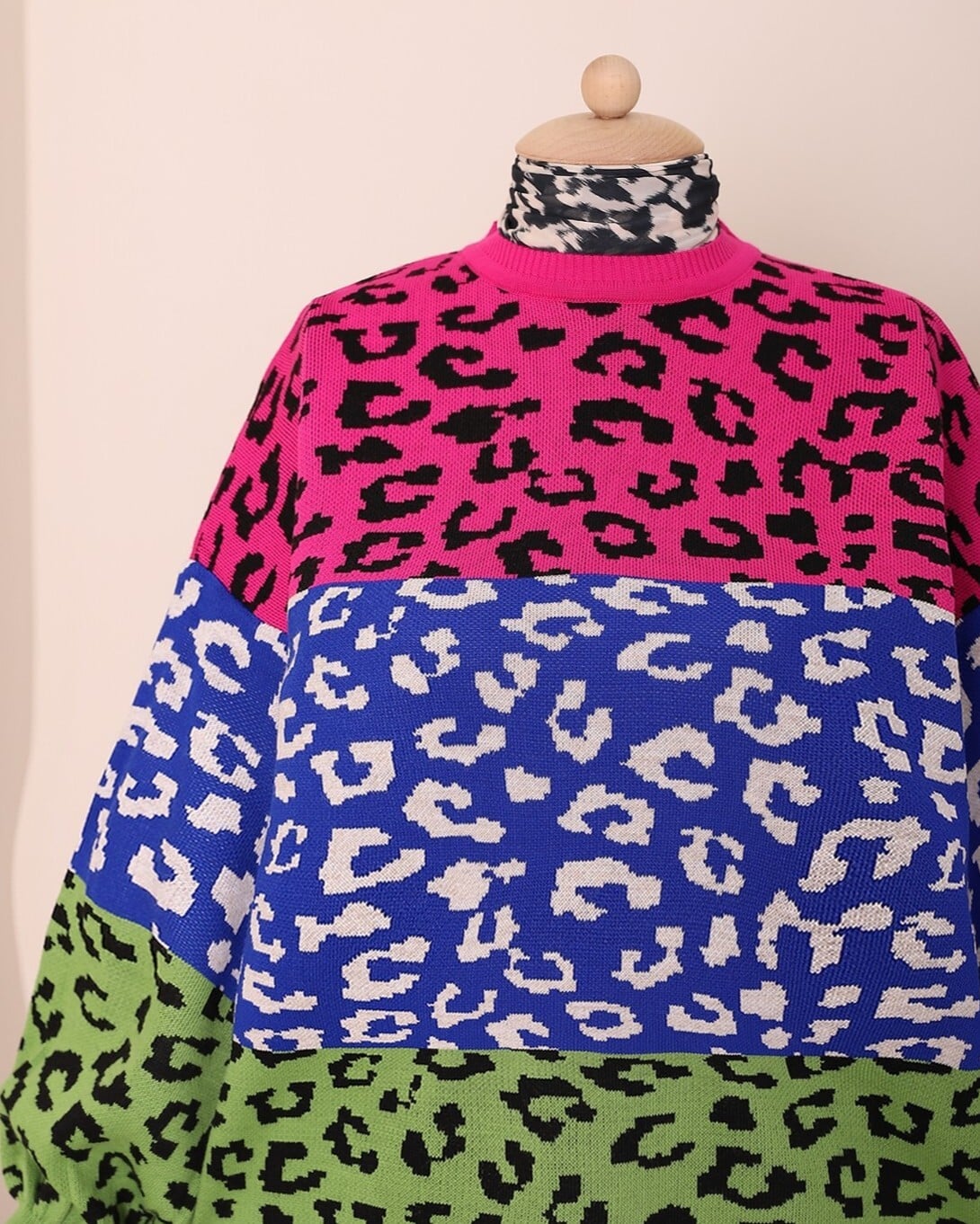 Fuchsia Leopard Print Knit Tunic with Balloon Sleeves - Podyumplus - by Peralane - photo 4