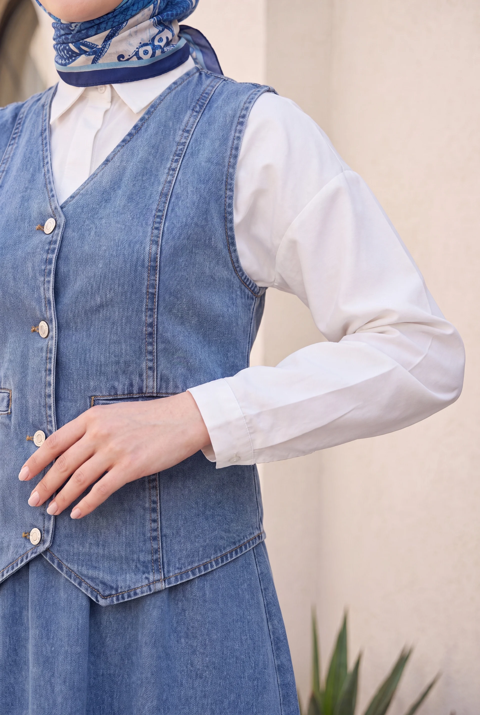 V-Neck Vest and Skirt Denim Set - Ice Blue - Podyumplus - by Peralane - photo 2