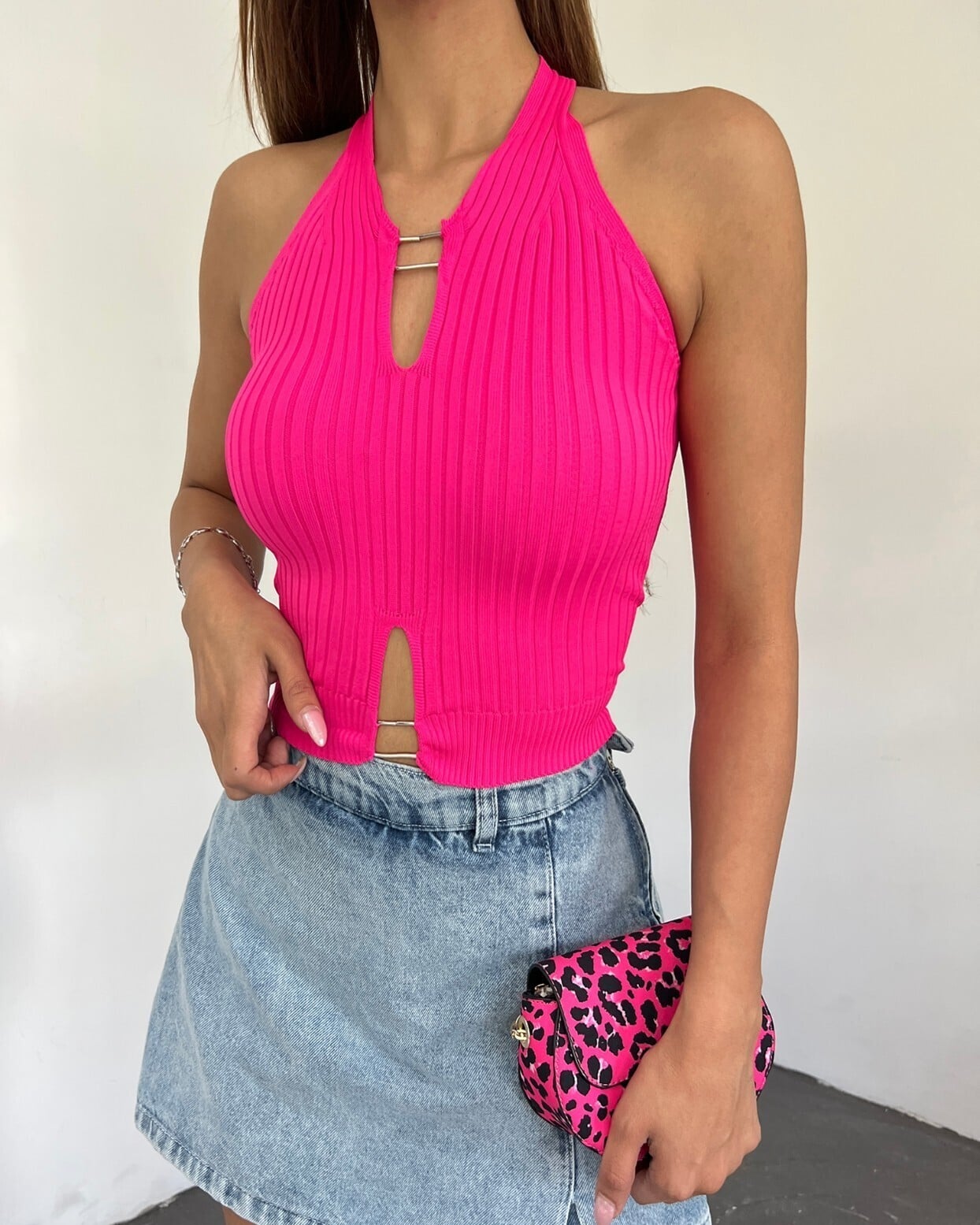 Metal Detail Sleeveless Ribbed Knit Crop Top - Fuchsia - Podyumplus - by Peralane