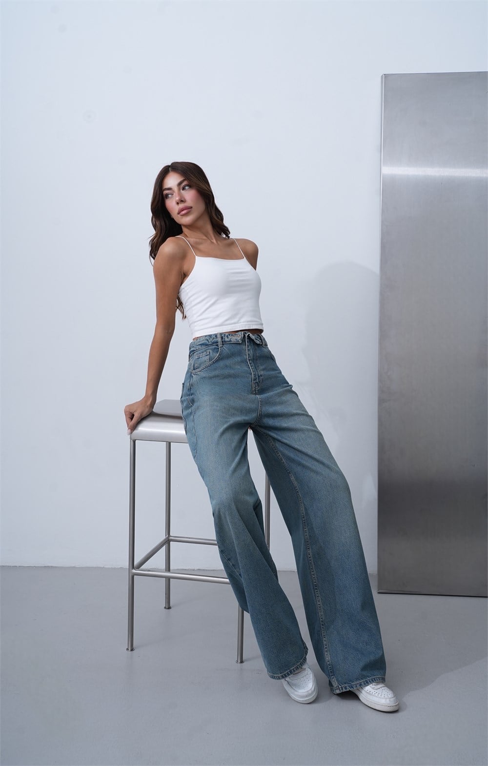 High Waist Wide Leg Green Tint Jeans with Belt and Drawstring Details - Lacarino Jeans - by Peralane - photo 4