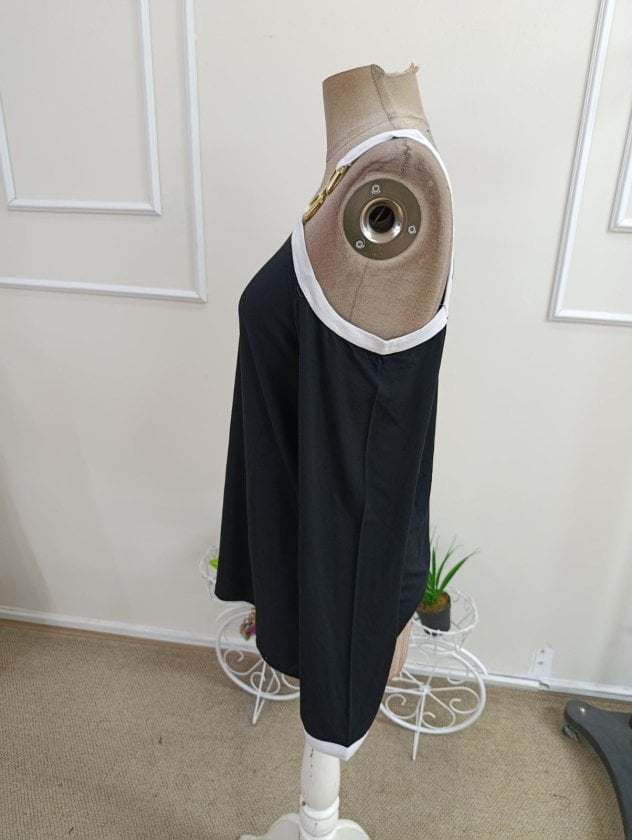 Women's Long-Sleeve Slouchy Viscose Blouse with One-Shoulder Gold Buckle Detail - Janes - by Peralane - photo 5
