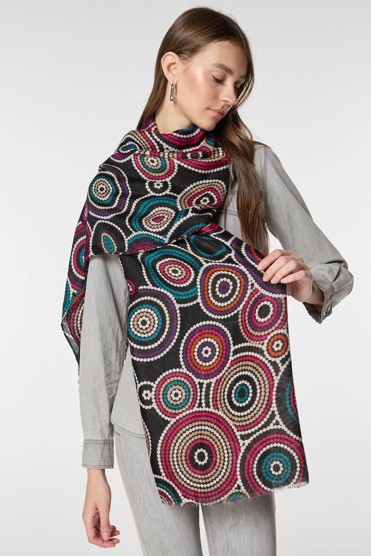 Black Circle Pattern Scarf - Nesvay - by Peralane