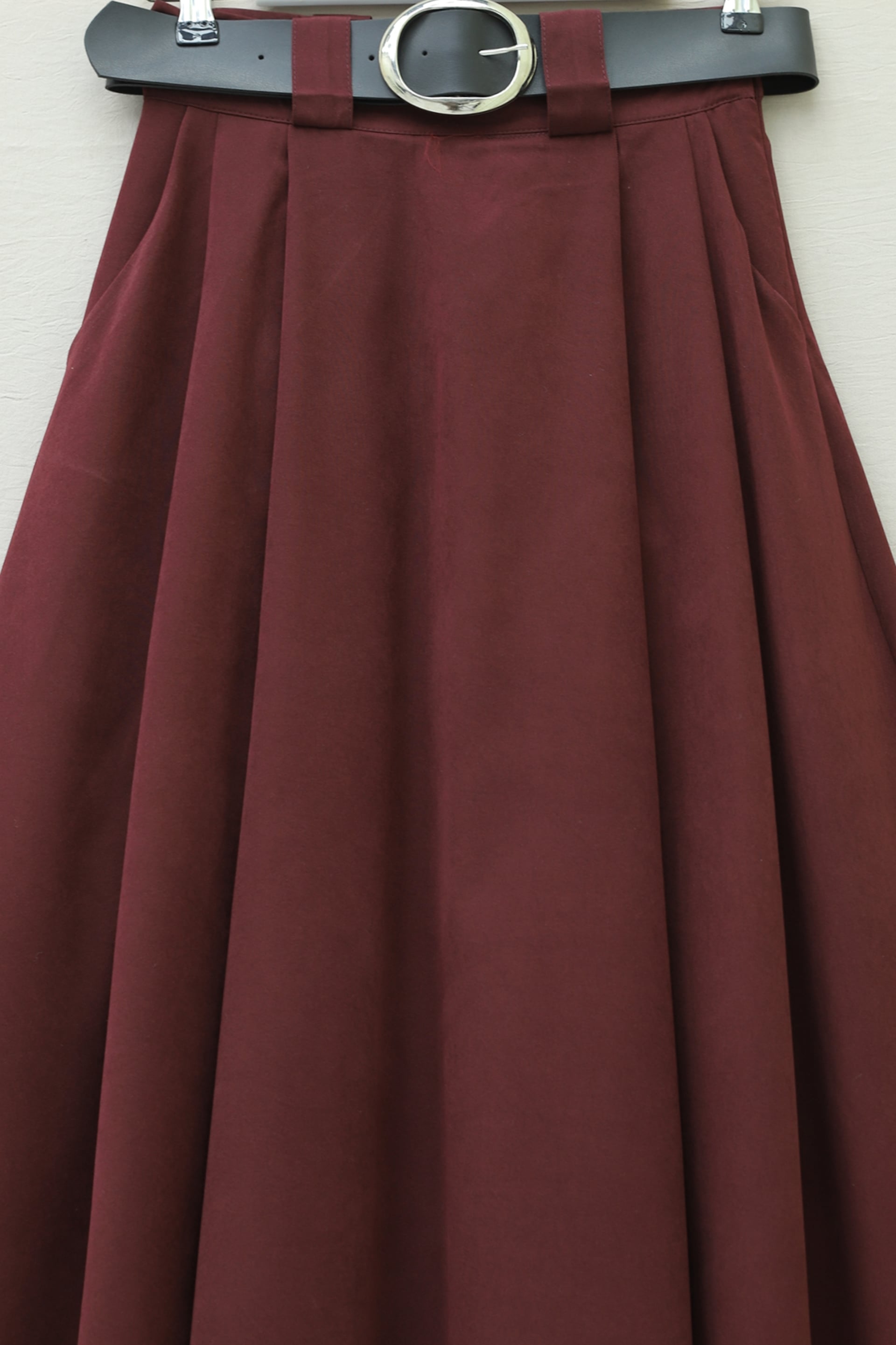 Pleated Front Twill Skirt with Thick Belt and Side Pockets - Maroon - Podyumplus - by Peralane - photo 7