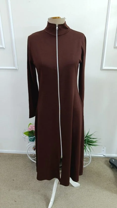Women's Long-Sleeved Brown Knit Midi Dress with Front Zipper - Janes - by Peralane - photo 4