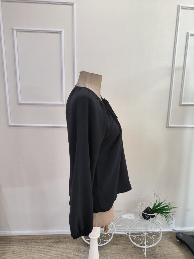 Women's Long Sleeve V-Neck Tie-Front Blouse in Black - Janes - by Peralane - photo 6