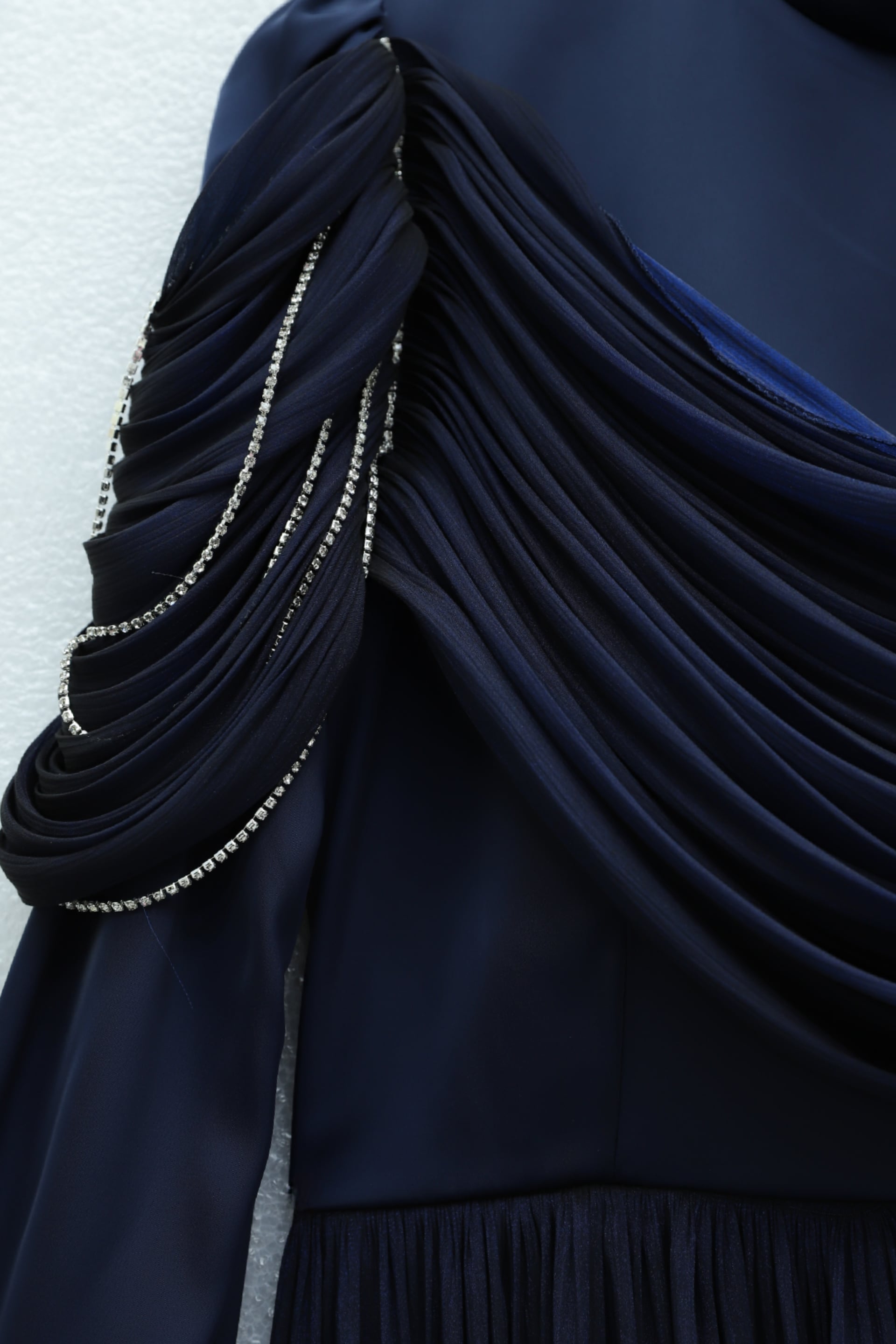 Navy Blue Satin Evening Dress with Stone-Embellished Shoulders and Janjan Chiffon Details - Podyumplus - by Peralane - photo 7