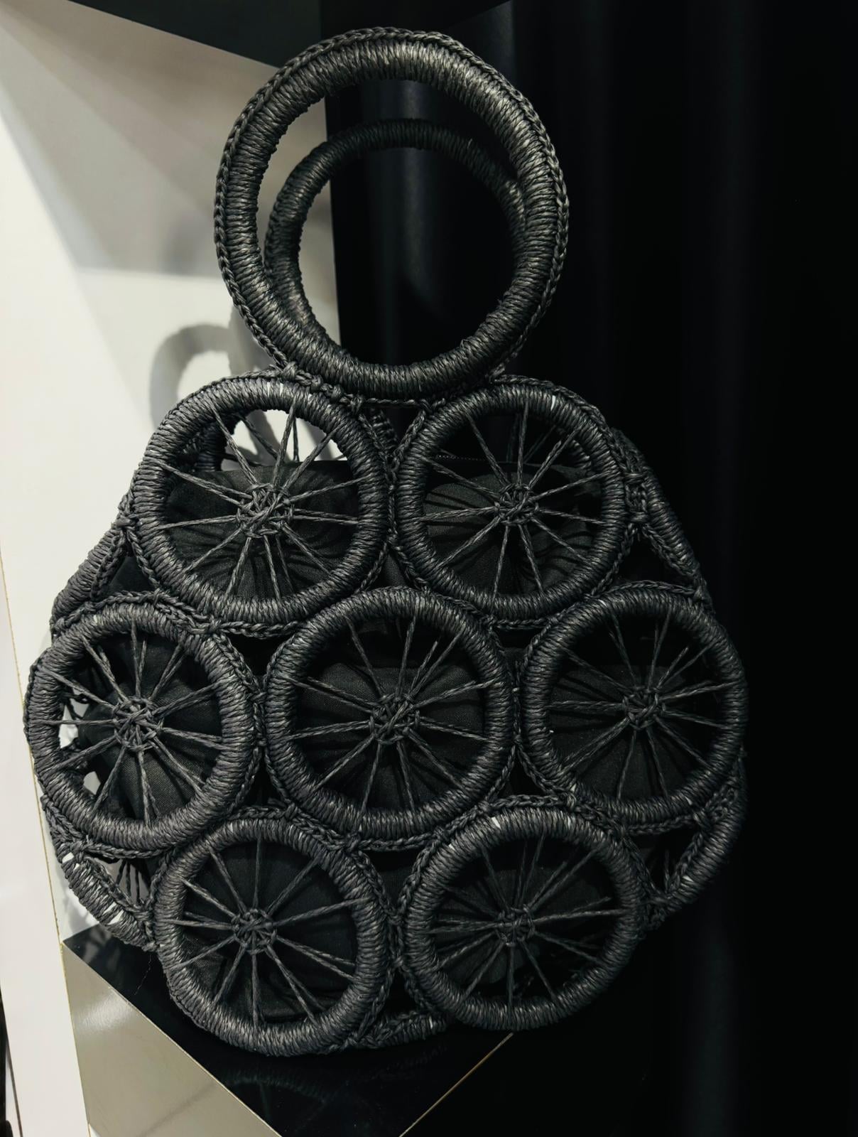 Black Woven Straw Handbag with Circular Handle - Nesvay - by Peralane - photo 3