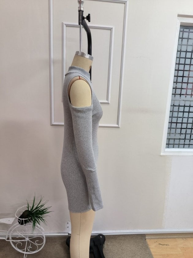 Women's Grey Ribbed Knit Romper with Quarter-Zip and Cold-Shoulder Sleeves - Janes - by Peralane - photo 5