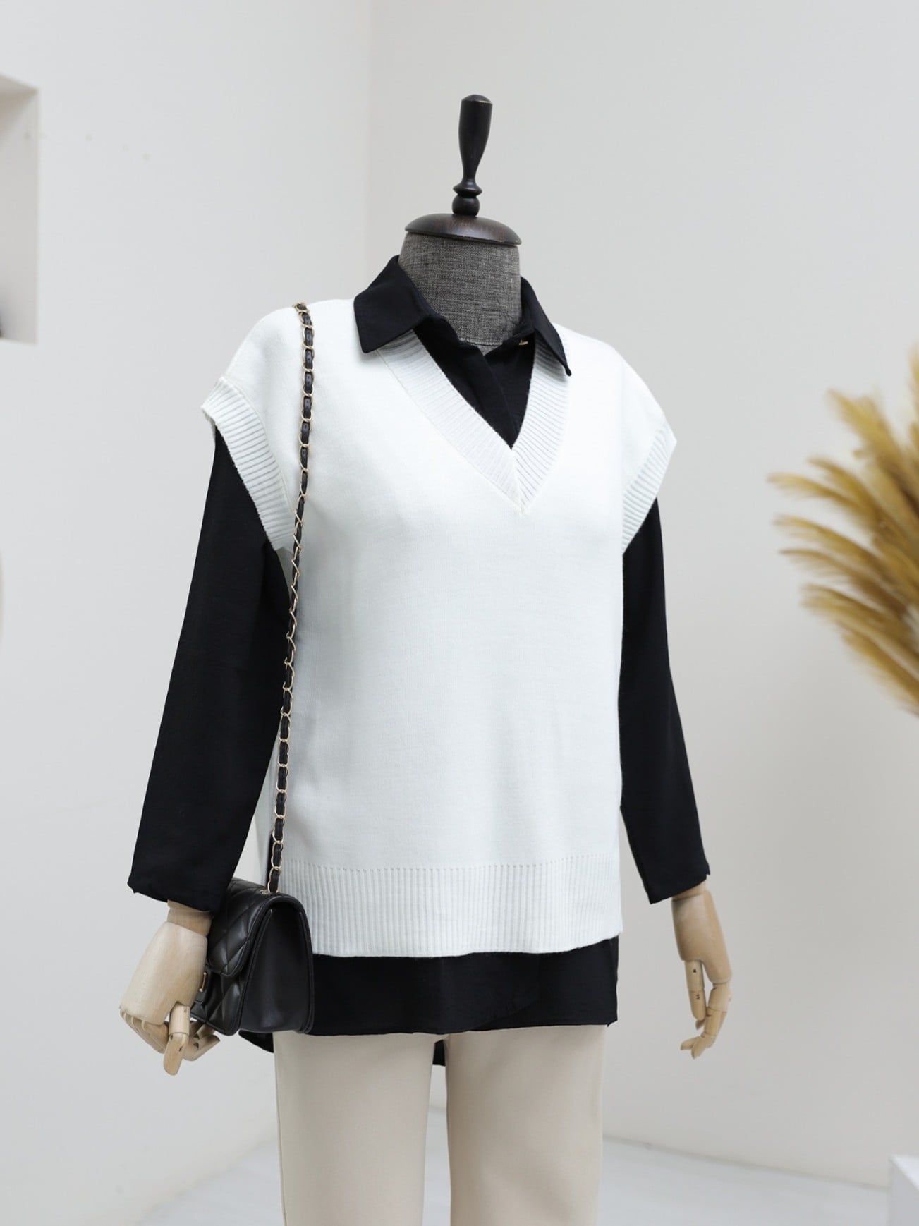 V-Neck Hi-Lo Slit Sweater - Ecru - Podyumplus - by Peralane