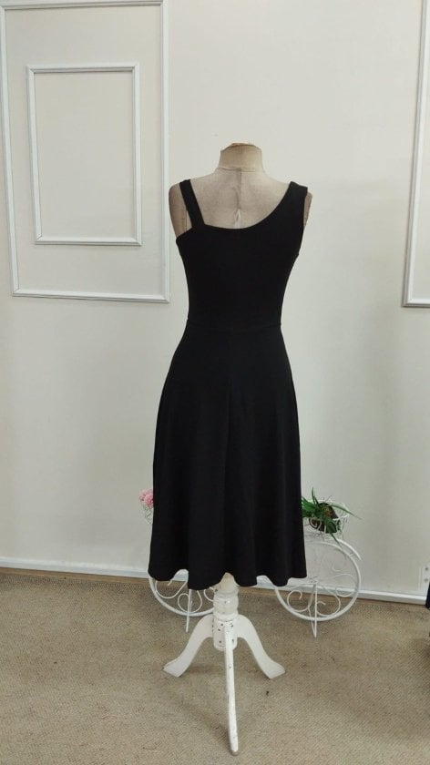 Women's Sleeveless Black Midi Dress with Asymmetrical Neckline and White Panel - Janes - by Peralane - photo 5