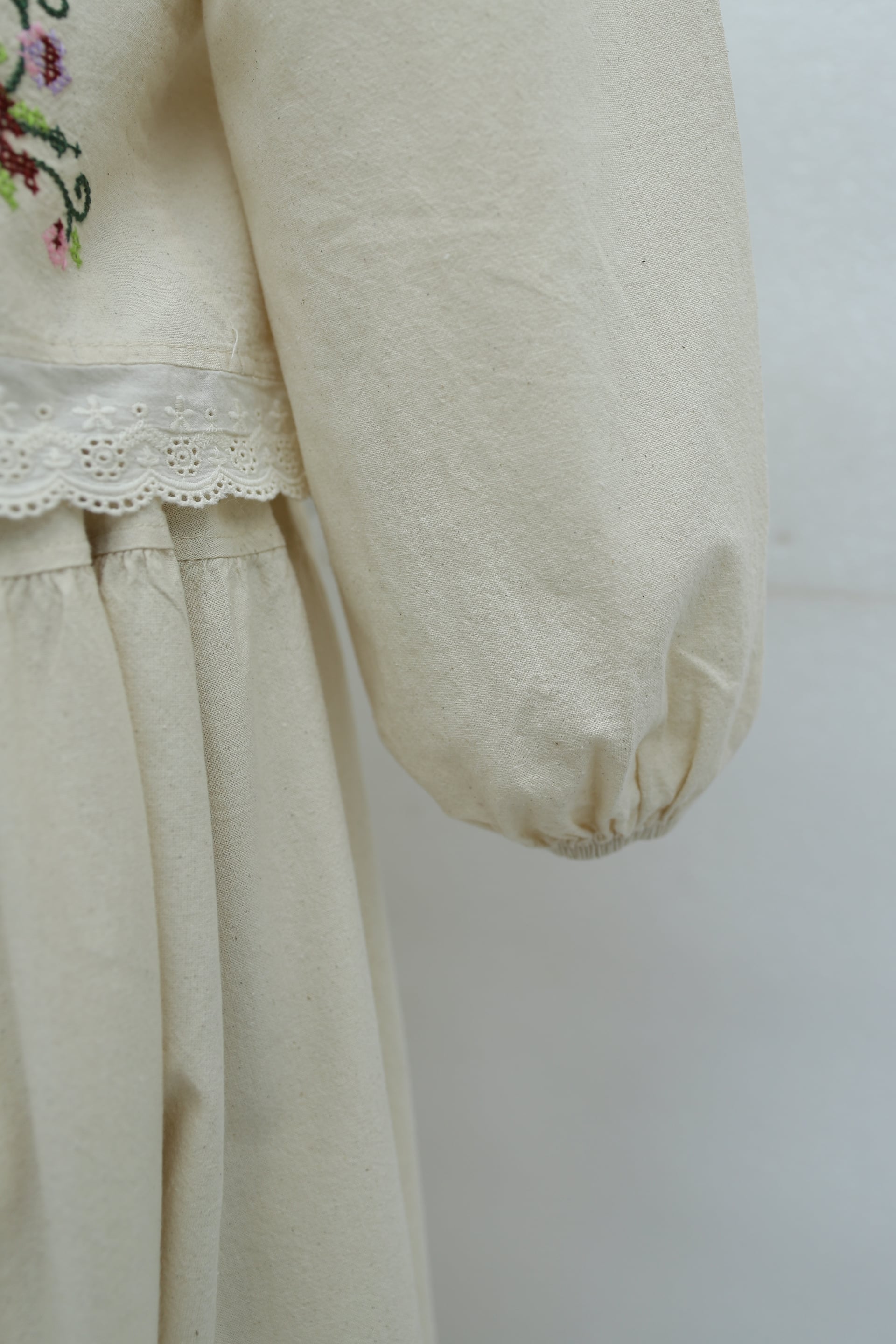 Beige Linen Kimono Set with Cross-Stitch Embroidery and Scalloped Skirt - Podyumplus - by Peralane - photo 6