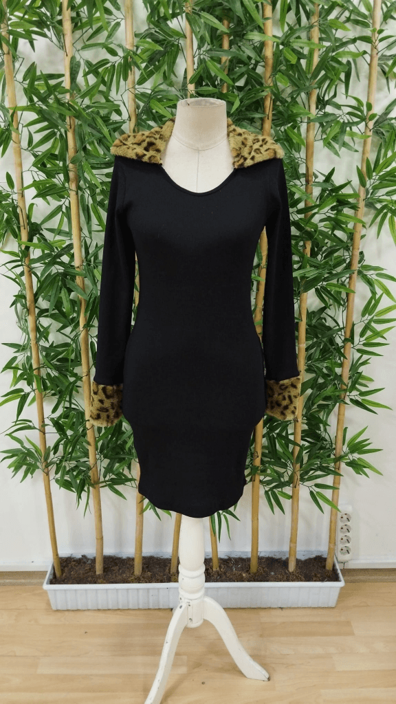 Women's Long Sleeve V-Neck Dress with Faux Fur Trim - Janes - by Peralane - photo 6