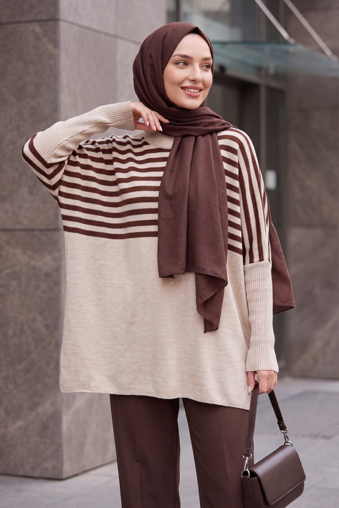 Oversize Side-Slit Poncho Sweater in Beige - Bigdart - by Peralane - photo 2