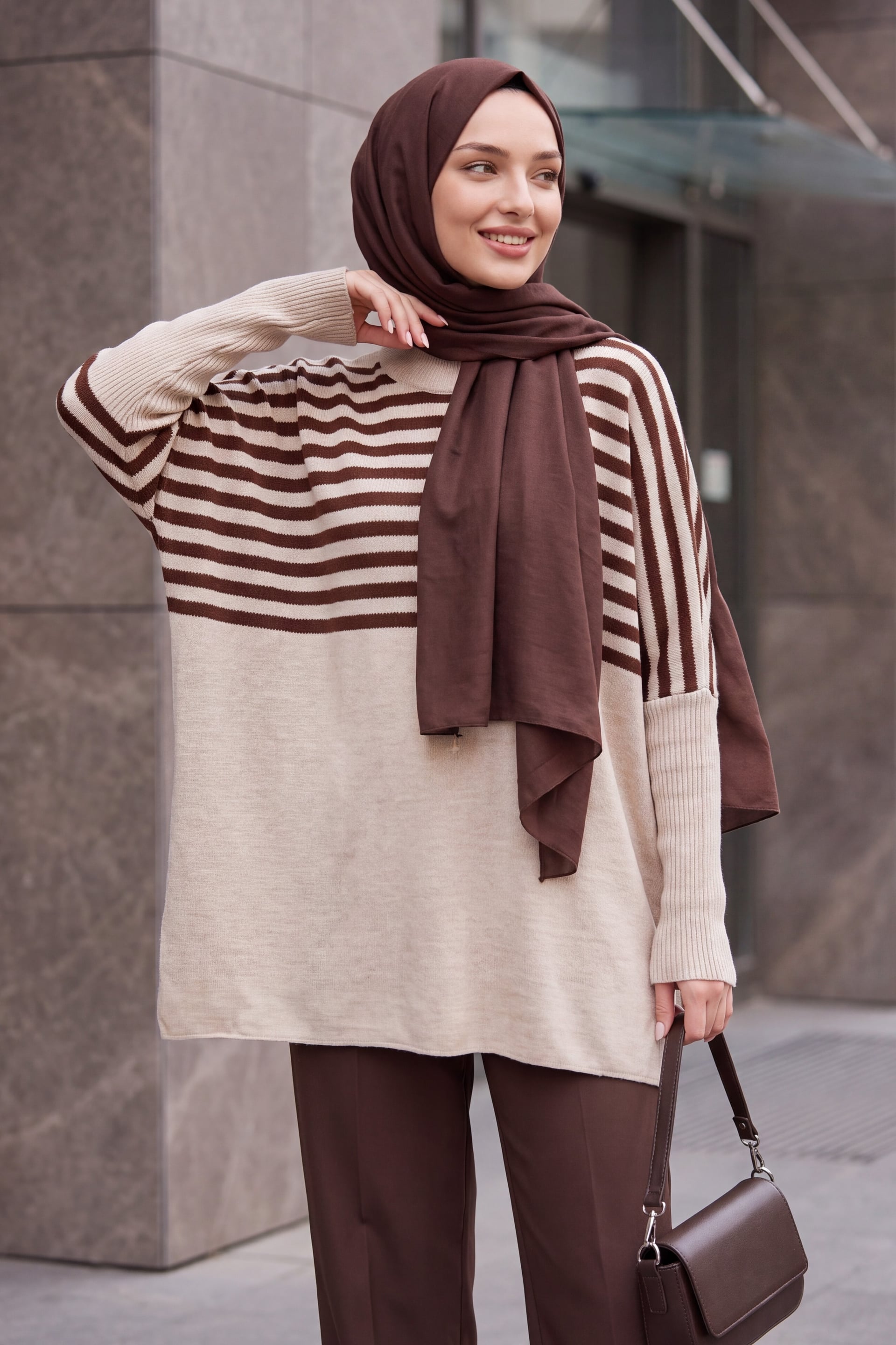 Oversize Side-Slit Poncho Sweater in Beige - Bigdart - by Peralane - photo 2
