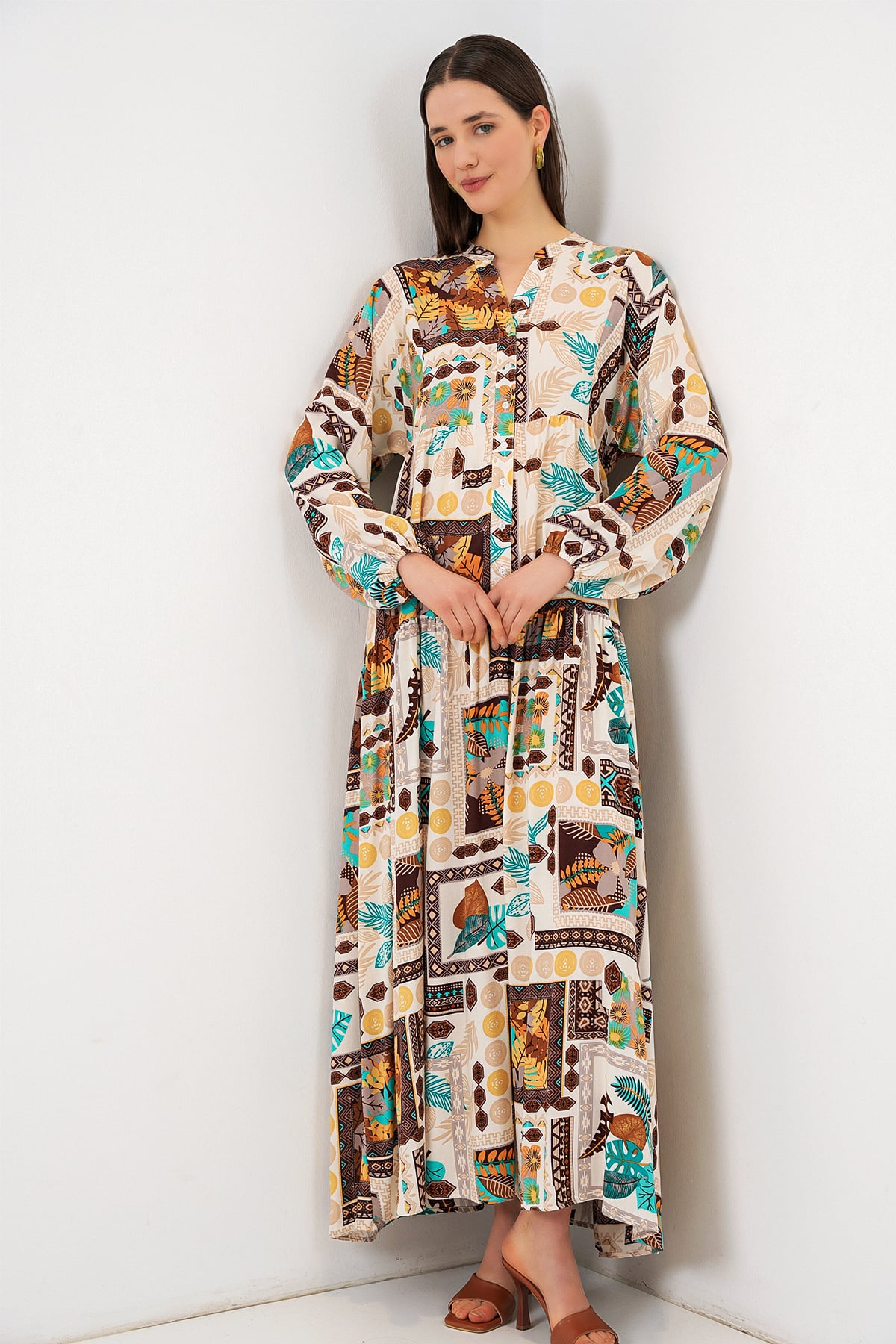 Women's Long Patterned Dress with V-Neck and Puffed Sleeves - Brown - Bigdart - by Peralane