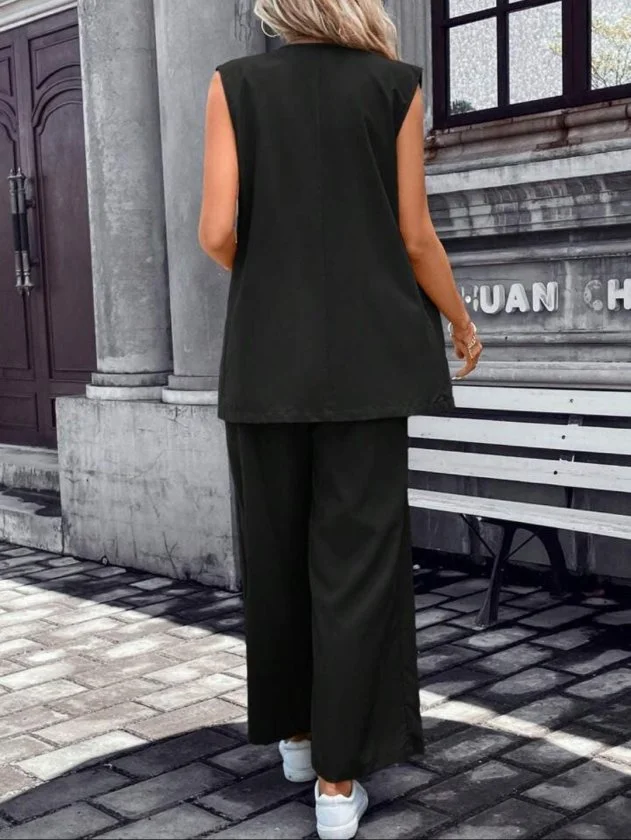 Women's Sleeveless Notch Lapel Blazer and Wide-Leg Trouser Two-Piece Set in Black Crepe - Janes - by Peralane - photo 4