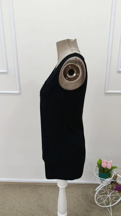 Women's Black Sleeveless V-Neck Button-Front Blouse - Janes - by Peralane - photo 7
