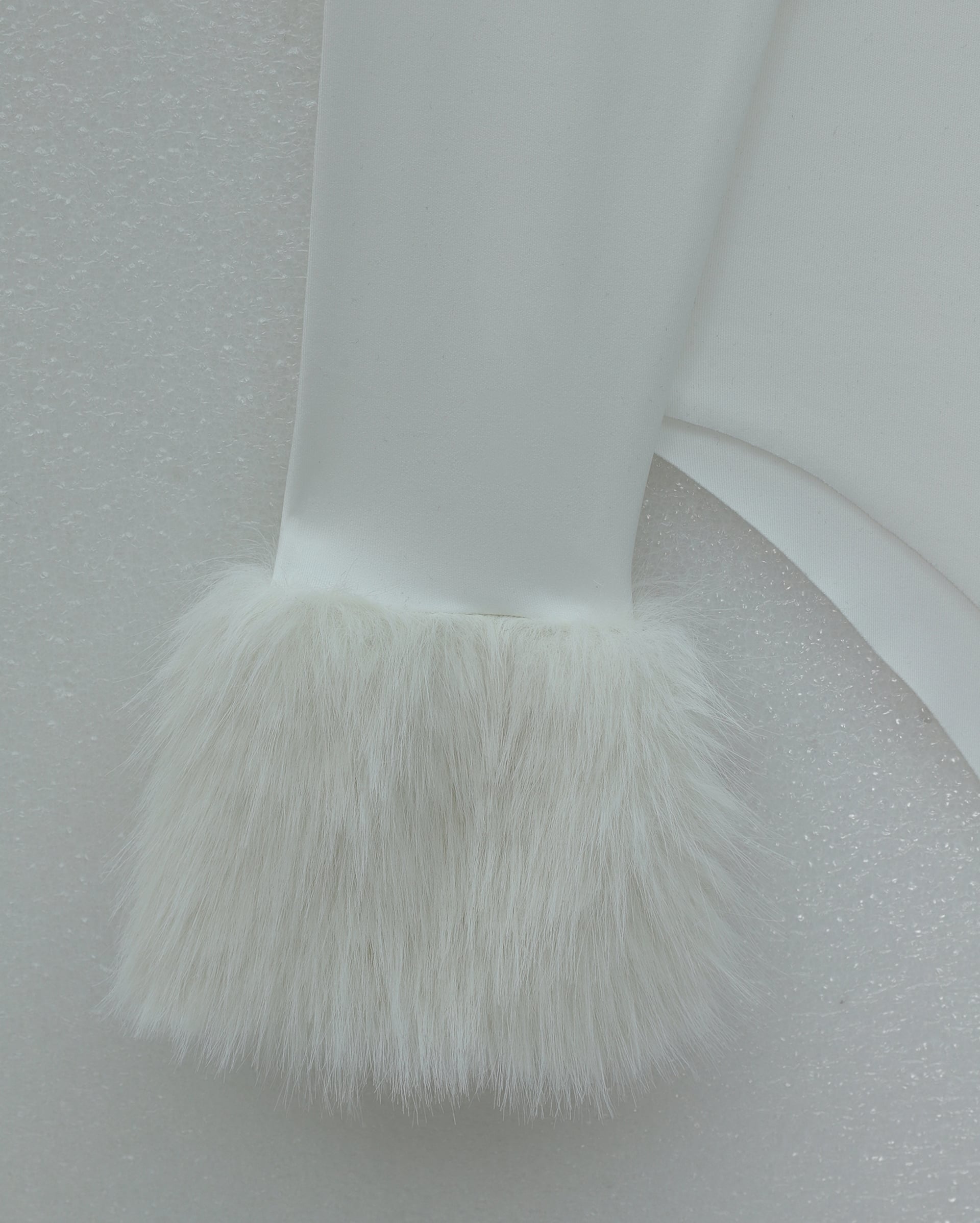 White Long-Sleeve Ribbed Knit Top with Faux Fur Trim and High Neckline - Podyumplus - by Peralane - photo 4