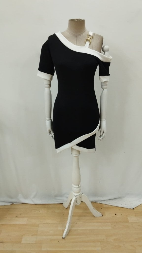 Women's Short Sleeve Asymmetric Cut Dress with Neck Trim and Accessory Detail - Janes - by Peralane - photo 7