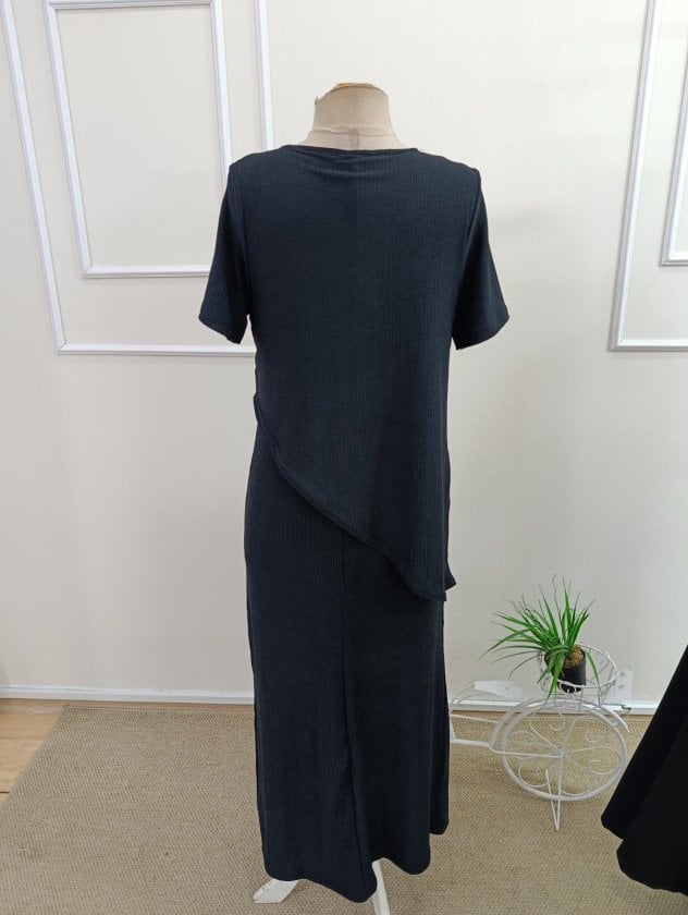Women's Short-Sleeved Round Neck Asymmetric Cut Long Crepe Dress in Black - Janes - by Peralane - photo 5