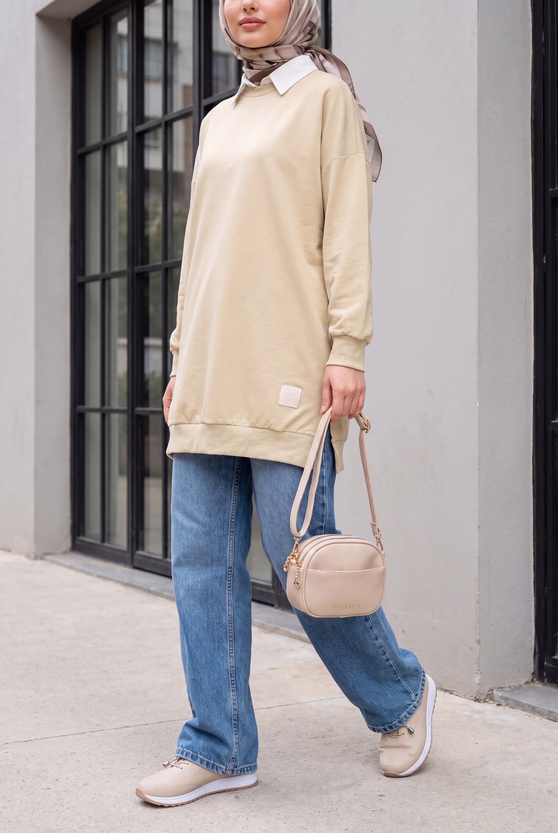 Beige Oversized Sweatshirt with Side Slits and Emblem Detail - Podyumplus - by Peralane - photo 3