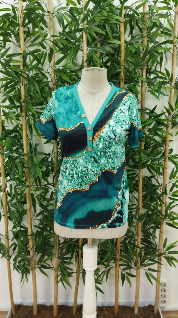 Women's Short-Sleeve V-Neck Printed Suprem Blouse with Front Buttons - Janes - by Peralane - photo 4