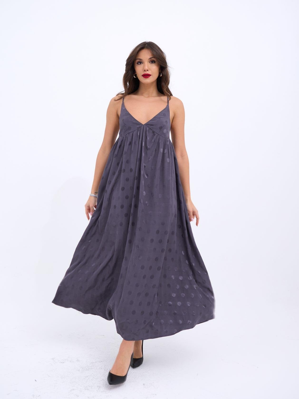 Long Flowing Dress with Polka Dot Pattern in Dark Grey - Fame - by Peralane