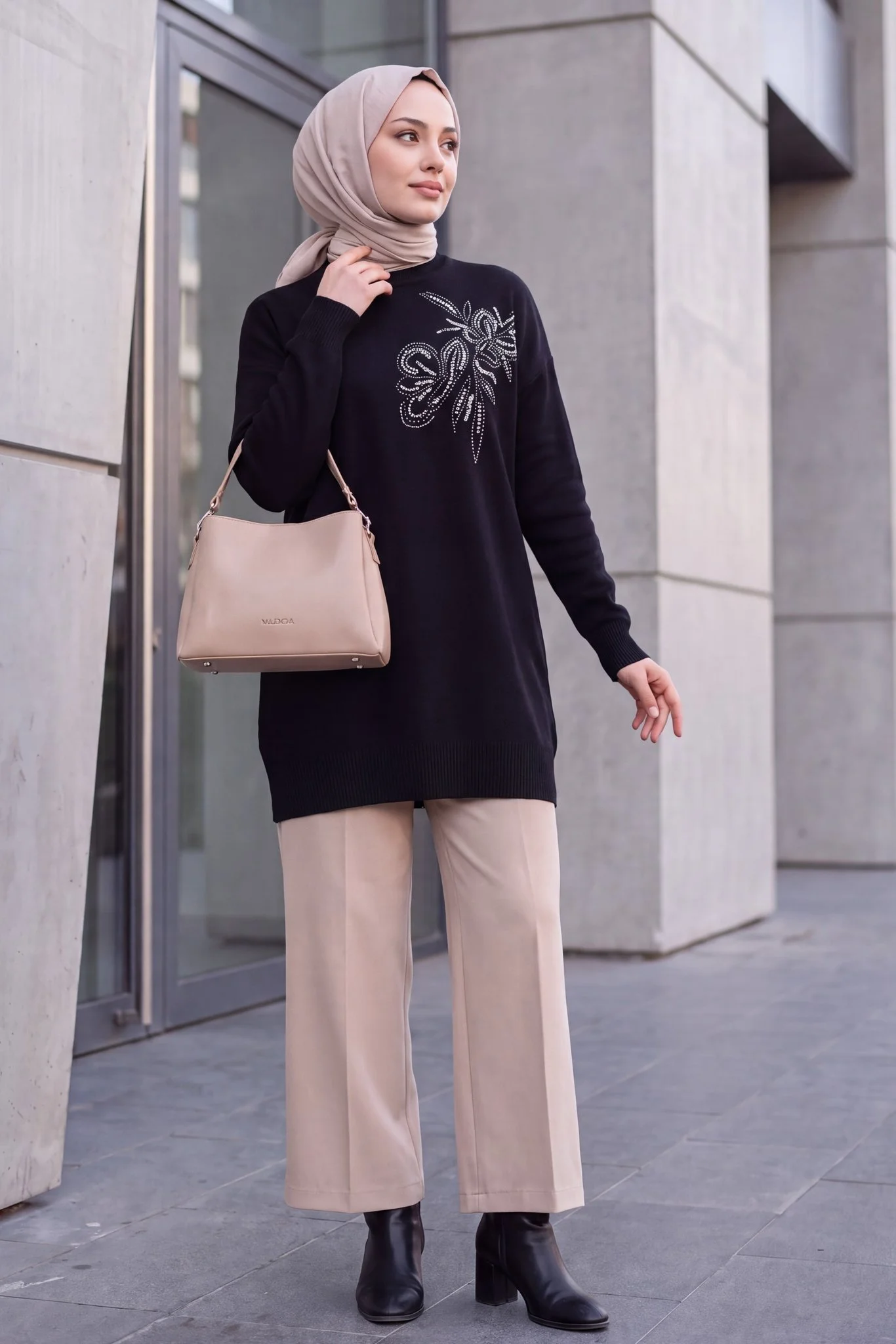 Black Crew Neck Beaded Sequin Knit Tunic with Side Slits - Podyumplus - by Peralane - photo 4