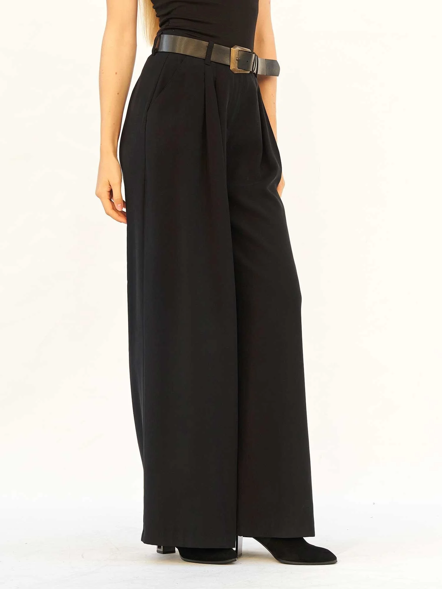 Belted Pleated Palazzo Pants in Black - Lefon - by Peralane - photo 4