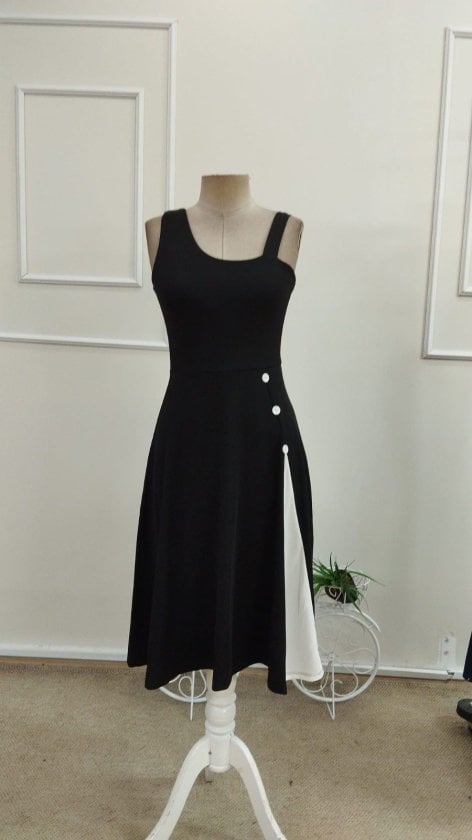 Women's Sleeveless Black Midi Dress with Asymmetrical Neckline and White Panel - Janes - by Peralane - photo 4