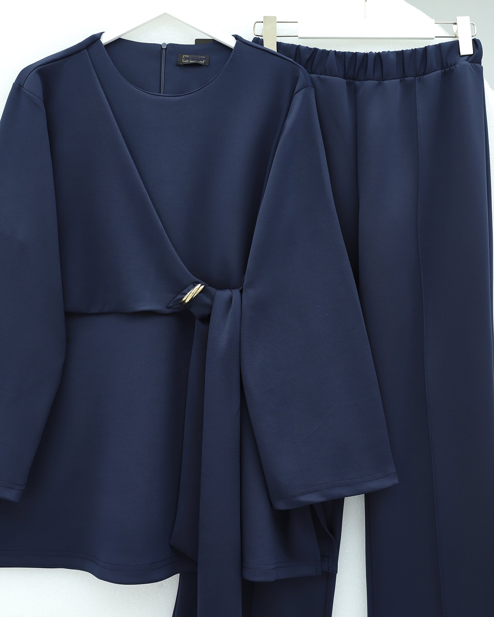 Buckle Cross-Tie Slit Trousers Two-Piece Scuba Set in Navy - Podyumplus - by Peralane - photo 4