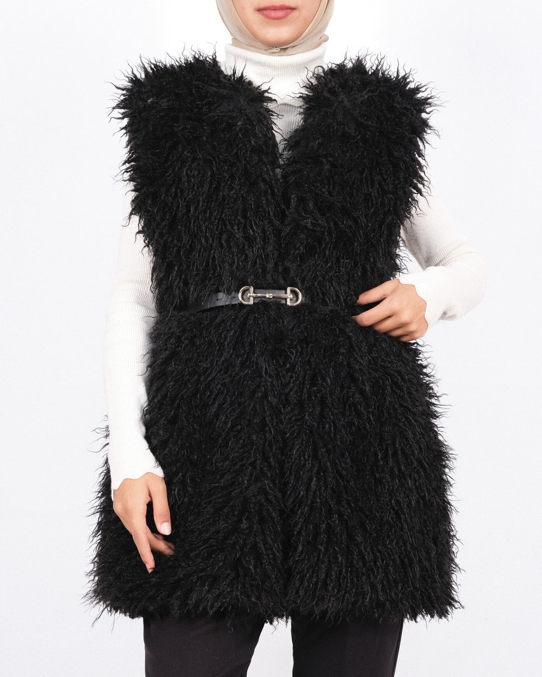 Black Faux Fur Belted Vest with Side Pockets - Podyumplus - by Peralane - photo 2