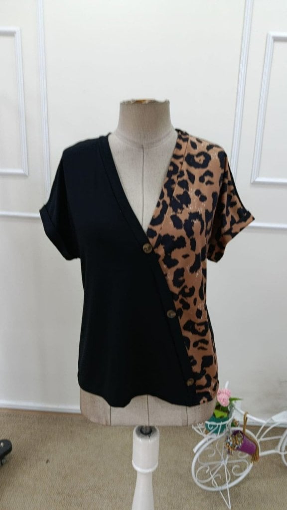 Women's Short-Sleeve V-Neck Button-Front Leopard Print Viscose Blouse - Janes - by Peralane - photo 6