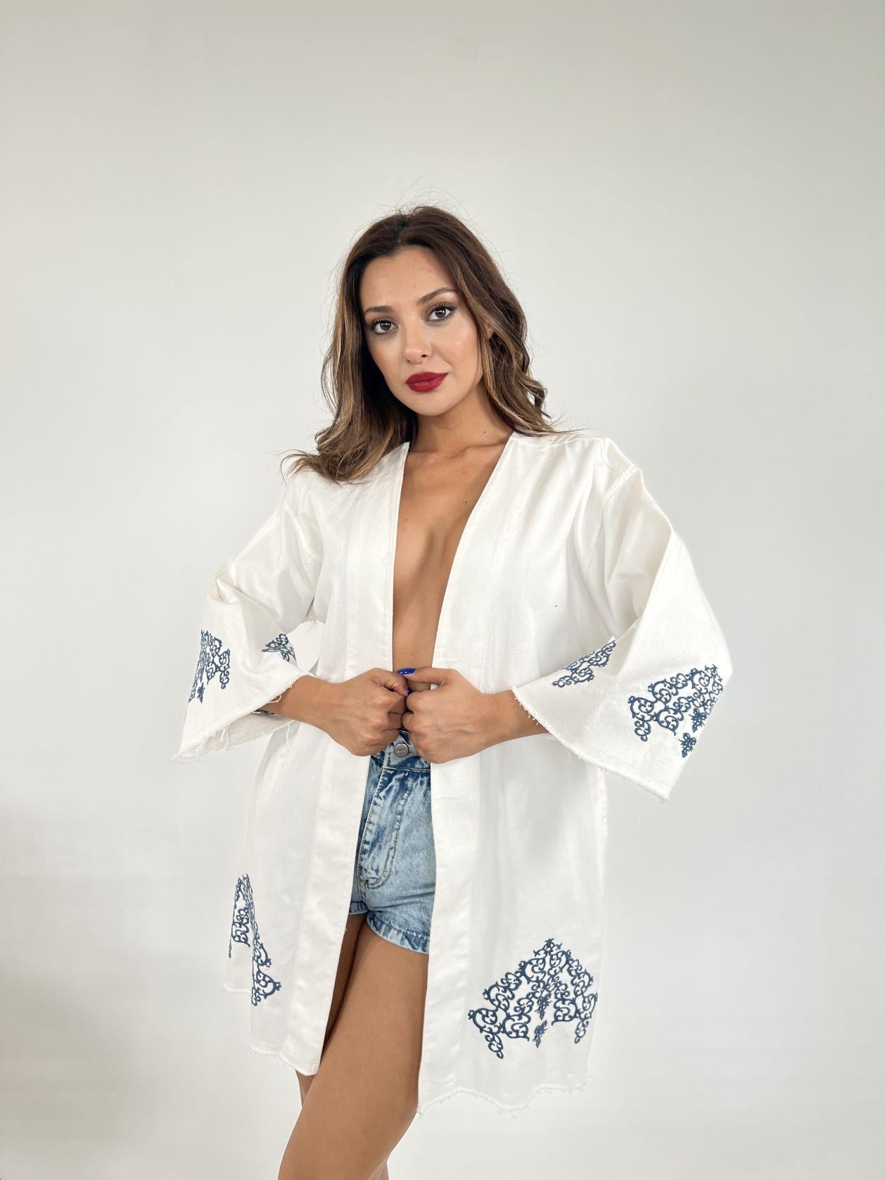 White Embroidered Kimono with Blue Pattern | Women's Lightweight Cotton Kimono - Fame - by Peralane - photo 5