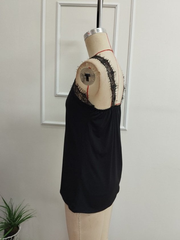 Women's Sleeveless Lace V-Neck Camisole Top - Janes - by Peralane - photo 8