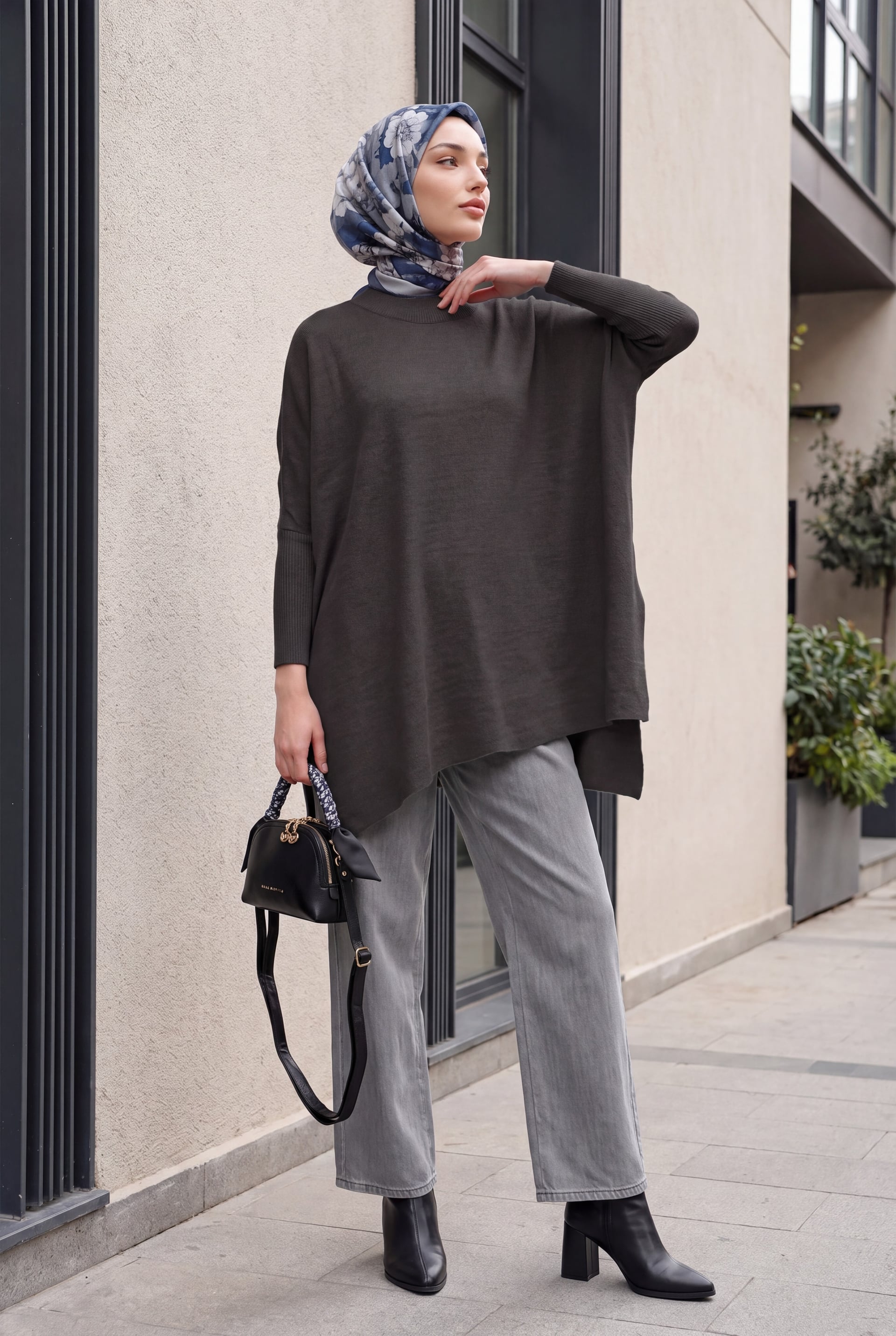 Side-Slit Oversize Poncho Sweater - Anthracite - Bigdart - by Peralane - photo 2