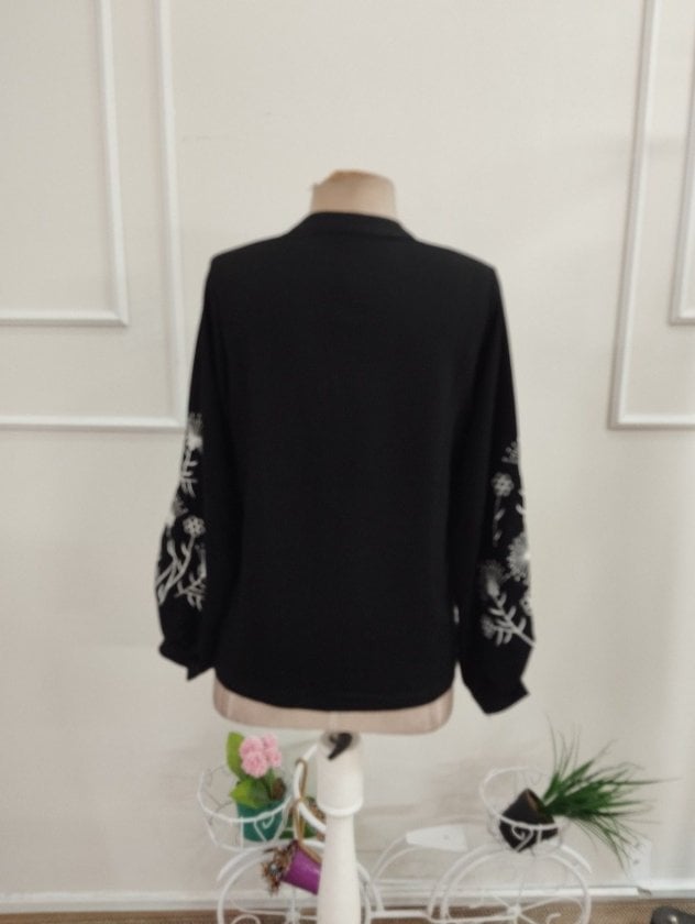 Women's Long Sleeve V-Neck Blouse with Floral Embroidered Sleeves - Janes - by Peralane - photo 6